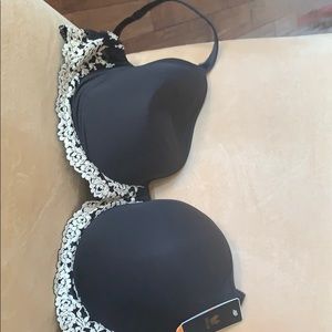 Wacoal. Embrace Lace bra. Black. Slightly padded